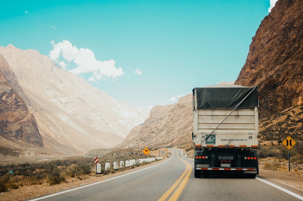 Prime mover truck highway logistics
